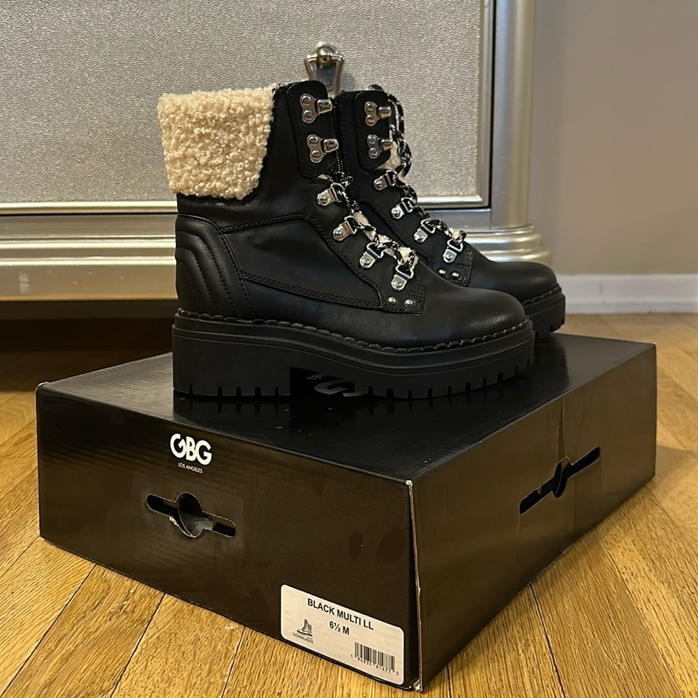 Women’s black booties with fur size 6.5